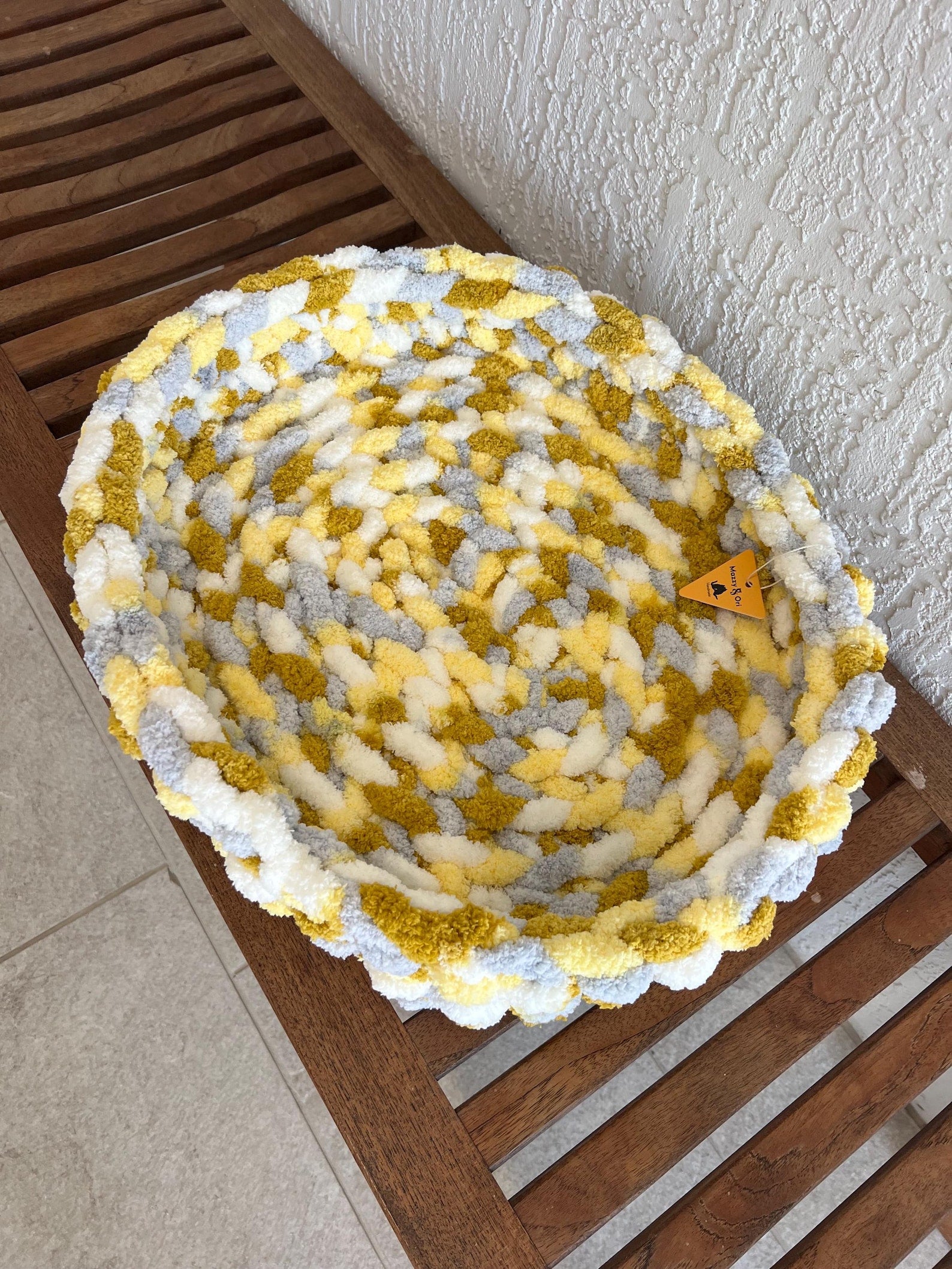 Ovales Luxus-Katzennest aus Chenille – Handgefertigtes Haustierbett in Frühlingsfarben