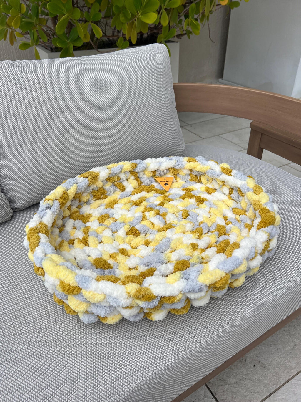 Ovales Luxus-Katzennest aus Chenille – Handgefertigtes Haustierbett in Frühlingsfarben